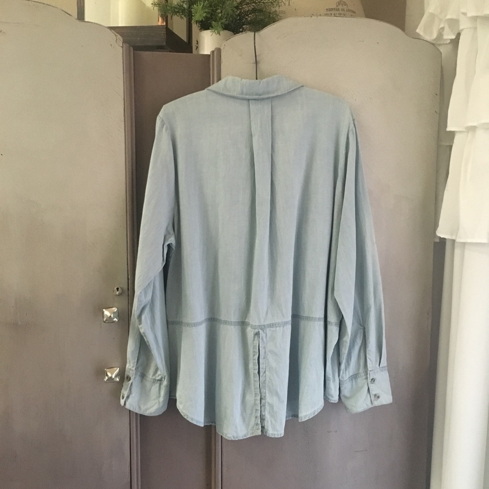 Chambray Split Back Button Up Top - Picture 8 of 11